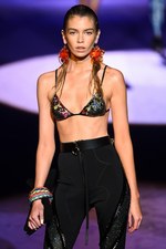 ディースクエアード 2016年春夏コレクション - バブリーガールと行く、常夏のサーフトリップ｜写真5