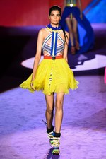 ディースクエアード 2016年春夏コレクション - バブリーガールと行く、常夏のサーフトリップ｜写真18