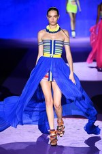 ディースクエアード 2016年春夏コレクション - バブリーガールと行く、常夏のサーフトリップ｜写真21