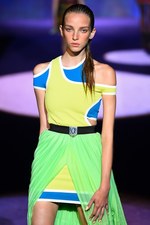 ディースクエアード 2016年春夏コレクション - バブリーガールと行く、常夏のサーフトリップ｜写真29