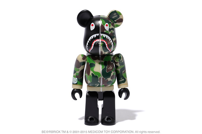 ベイプ×ベアブリック」のフィギュアが登場、Tシャツやフーディー ベイプ×ベアブリック」のフィギュアが登場、Tシャツやフーディー