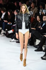 クレージュ 2016年春夏コレクション - 新デザイナーデュオのデビュー、ポップカラーでフレッシュに｜写真16