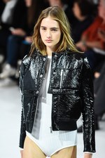 クレージュ 2016年春夏コレクション - 新デザイナーデュオのデビュー、ポップカラーでフレッシュに｜写真17