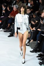 クレージュ 2016年春夏コレクション - 新デザイナーデュオのデビュー、ポップカラーでフレッシュに｜写真20