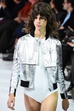 クレージュ 2016年春夏コレクション - 新デザイナーデュオのデビュー、ポップカラーでフレッシュに｜写真21