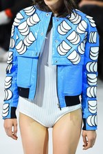 クレージュ 2016年春夏コレクション - 新デザイナーデュオのデビュー、ポップカラーでフレッシュに｜写真25