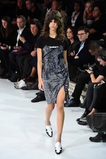 クレージュ 2016年春夏コレクション - 新デザイナーデュオのデビュー、ポップカラーでフレッシュに｜写真80