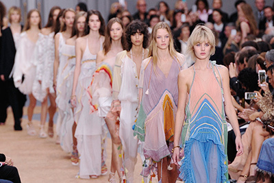 クロエ 2016年春夏コレクション - レインボーカラーで描く、明るく開放的なクロエガール