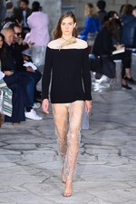 ロエベ 2016年春夏コレクション - テクノロジーと自然の融合、ロエベウーマンの新世界｜写真1