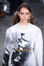 ロエベ 2016年春夏コレクション - テクノロジーと自然の融合、ロエベウーマンの新世界｜写真25