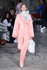 ロエベ 2016年春夏コレクション - テクノロジーと自然の融合、ロエベウーマンの新世界｜写真56