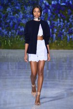 ディオール 2016年春夏コレクション - 貴族の洋服を起点に、女性の柔らかさを表現｜写真21