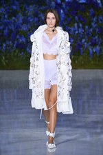 ディオール 2016年春夏コレクション - 貴族の洋服を起点に、女性の柔らかさを表現｜写真24