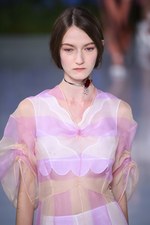ディオール 2016年春夏コレクション - 貴族の洋服を起点に、女性の柔らかさを表現｜写真73