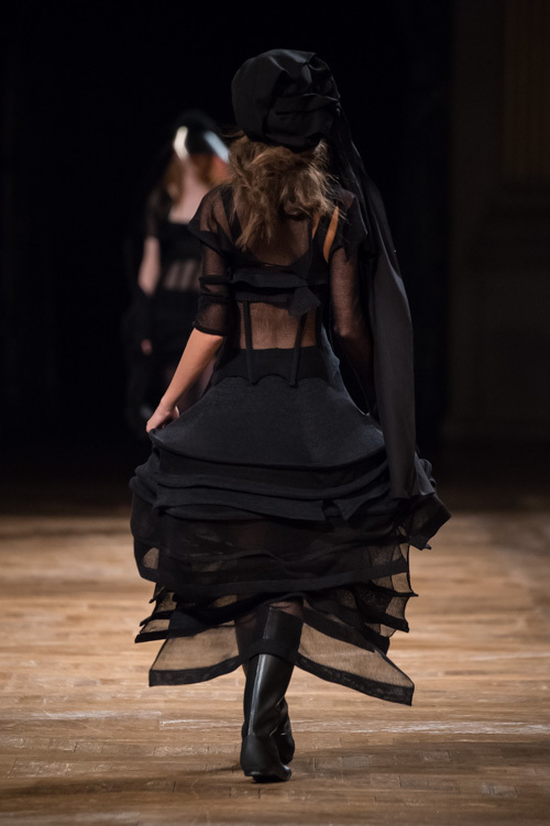 ヨウジヤマモト(Yohji Yamamoto) 2016年春夏ウィメンズコレクション  - 写真15