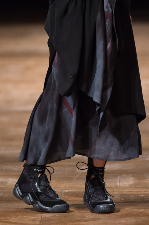 ヨウジヤマモト(Yohji Yamamoto) 2016年春夏ウィメンズコレクション  - 写真33