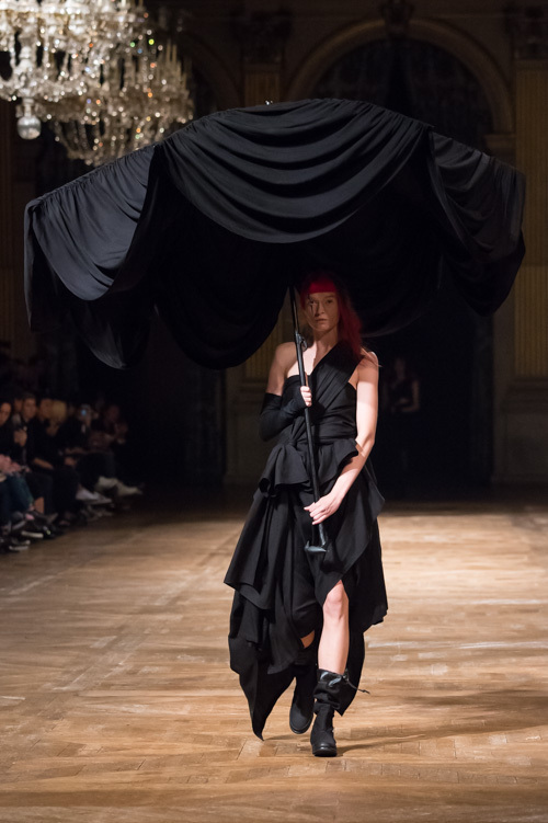 ヨウジヤマモト(Yohji Yamamoto) 2016年春夏ウィメンズコレクション  - 写真41