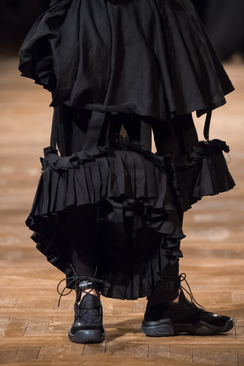 ヨウジヤマモト(Yohji Yamamoto) 2016年春夏ウィメンズコレクション  - 写真56