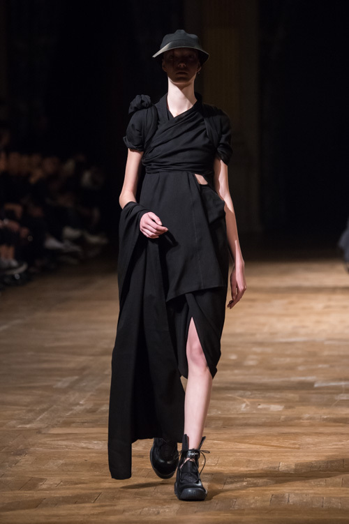 ヨウジヤマモト(Yohji Yamamoto) 2016年春夏ウィメンズコレクション  - 写真71