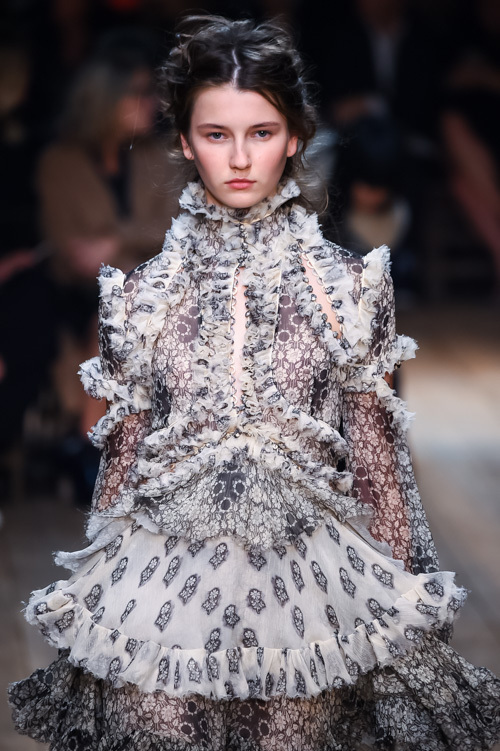 アレキサンダー・マックイーン(Alexander McQueen) 2016年春夏ウィメンズコレクション  - 写真24