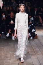 アレキサンダー・マックイーン 2016年春夏コレクション - 異郷の地で強く生き抜くボヘミアン｜写真3