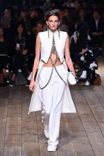 アレキサンダー・マックイーン 2016年春夏コレクション - 異郷の地で強く生き抜くボヘミアン｜写真13