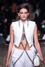 アレキサンダー・マックイーン 2016年春夏コレクション - 異郷の地で強く生き抜くボヘミアン｜写真14