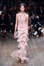 アレキサンダー・マックイーン 2016年春夏コレクション - 異郷の地で強く生き抜くボヘミアン｜写真18