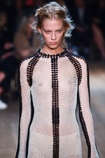 アレキサンダー・マックイーン 2016年春夏コレクション - 異郷の地で強く生き抜くボヘミアン｜写真21