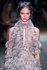 アレキサンダー・マックイーン 2016年春夏コレクション - 異郷の地で強く生き抜くボヘミアン｜写真27