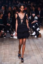 アレキサンダー・マックイーン 2016年春夏コレクション - 異郷の地で強く生き抜くボヘミアン｜写真28