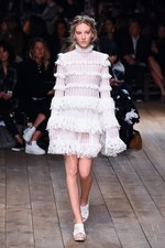 アレキサンダー・マックイーン 2016年春夏コレクション - 異郷の地で強く生き抜くボヘミアン｜写真32