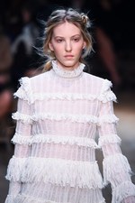 アレキサンダー・マックイーン 2016年春夏コレクション - 異郷の地で強く生き抜くボヘミアン｜写真33