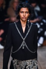 アレキサンダー・マックイーン 2016年春夏コレクション - 異郷の地で強く生き抜くボヘミアン｜写真37