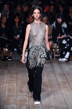 アレキサンダー・マックイーン 2016年春夏コレクション - 異郷の地で強く生き抜くボヘミアン｜写真38