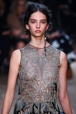 アレキサンダー・マックイーン 2016年春夏コレクション - 異郷の地で強く生き抜くボヘミアン｜写真39