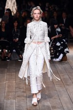 アレキサンダー・マックイーン 2016年春夏コレクション - 異郷の地で強く生き抜くボヘミアン｜写真41