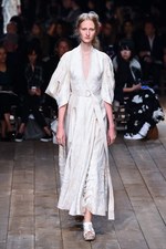 アレキサンダー・マックイーン 2016年春夏コレクション - 異郷の地で強く生き抜くボヘミアン｜写真45