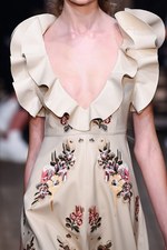 アレキサンダー・マックイーン 2016年春夏コレクション - 異郷の地で強く生き抜くボヘミアン｜写真51