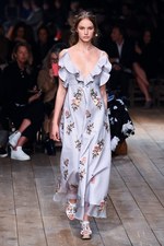 アレキサンダー・マックイーン 2016年春夏コレクション - 異郷の地で強く生き抜くボヘミアン｜写真52