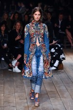 アレキサンダー・マックイーン 2016年春夏コレクション - 異郷の地で強く生き抜くボヘミアン｜写真54