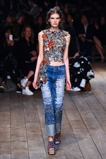 アレキサンダー・マックイーン 2016年春夏コレクション - 異郷の地で強く生き抜くボヘミアン｜写真56