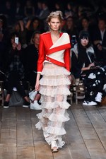 アレキサンダー・マックイーン 2016年春夏コレクション - 異郷の地で強く生き抜くボヘミアン｜写真62