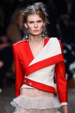 アレキサンダー・マックイーン 2016年春夏コレクション - 異郷の地で強く生き抜くボヘミアン｜写真63