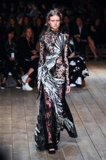 アレキサンダー・マックイーン 2016年春夏コレクション - 異郷の地で強く生き抜くボヘミアン｜写真70