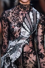 アレキサンダー・マックイーン 2016年春夏コレクション - 異郷の地で強く生き抜くボヘミアン｜写真71