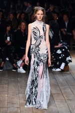 アレキサンダー・マックイーン 2016年春夏コレクション - 異郷の地で強く生き抜くボヘミアン｜写真72