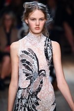 アレキサンダー・マックイーン 2016年春夏コレクション - 異郷の地で強く生き抜くボヘミアン｜写真73