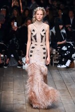 アレキサンダー・マックイーン 2016年春夏コレクション - 異郷の地で強く生き抜くボヘミアン｜写真76