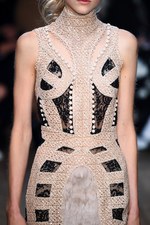 アレキサンダー・マックイーン 2016年春夏コレクション - 異郷の地で強く生き抜くボヘミアン｜写真77